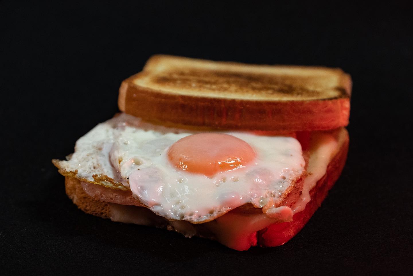 Sandwich con huevo Tintero